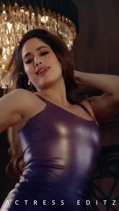 Janhvi Kapoor Hot Vertical Edit Video posing for RENÉE ｜ Vertical Mode ｜ 4K 60FPS ｜