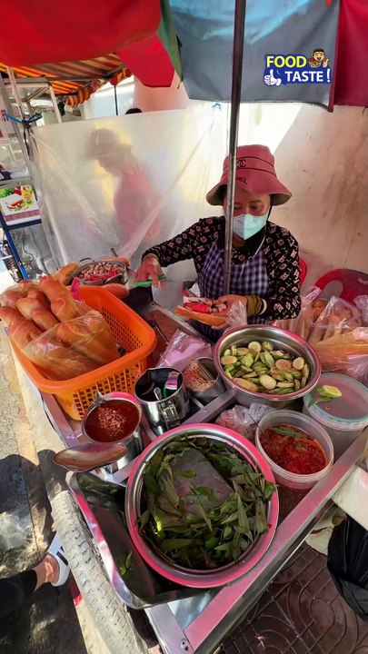 នំបុ័ងប្រហិតក្រោយសាលាបឋមសិក្សាច្បារអំពៅ