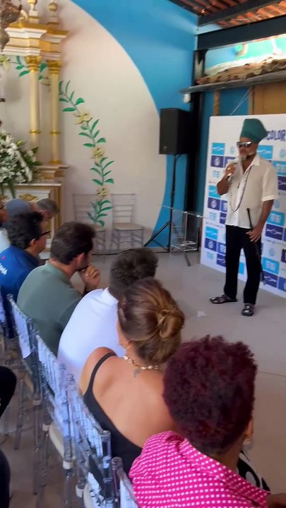 Bahia apresenta novas camisas em colaboração com Brown; veja