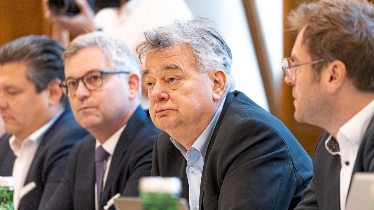 Gehaltsverhandlung der Beamten startet mit Protest