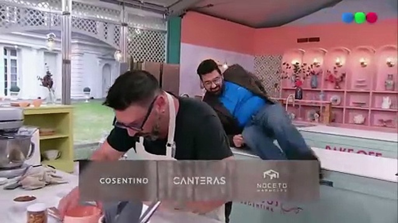 La propuesta hot de Damián Betular a Damián De Santo en Bake Off Famosos: "¿Probaste...?"