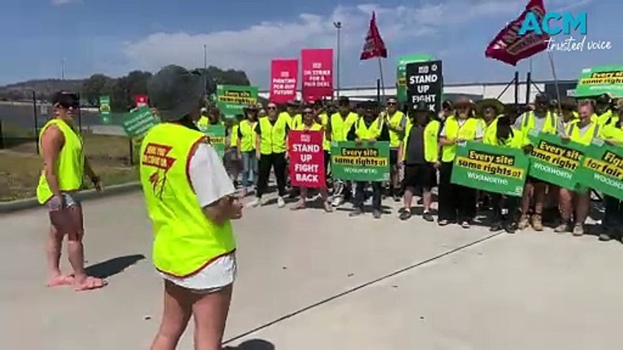Workers protest at Woolworths Barnawartha North distribution centre