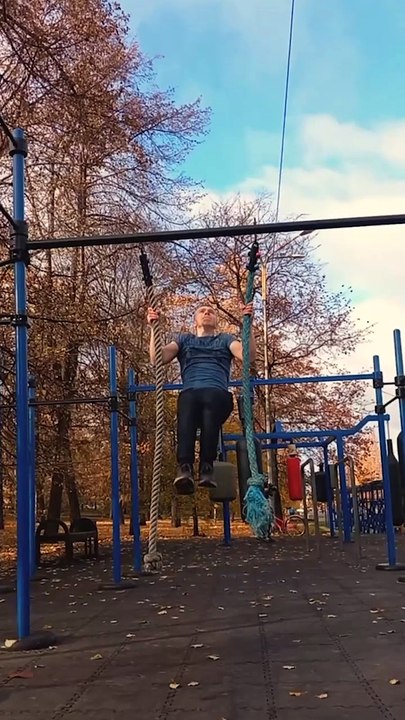 Transform Your Fitness with Calisthenics: Ultimate Guide to Outdoor Strength Training 💪