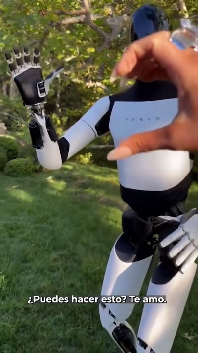 ALBERTINA CONOCE A ROBOTS