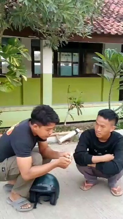 Komedi konten menghibur diri