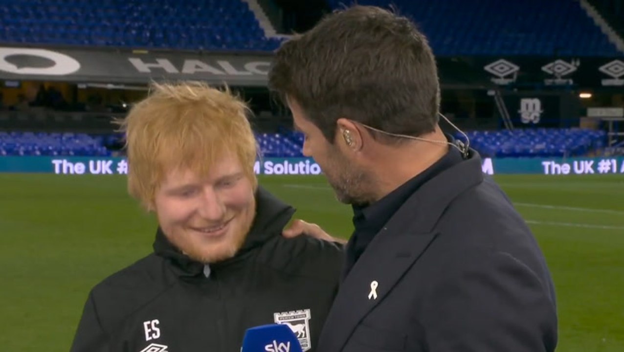 Ed Sheeran crashes Ruben Amorim interview in awkward exchange