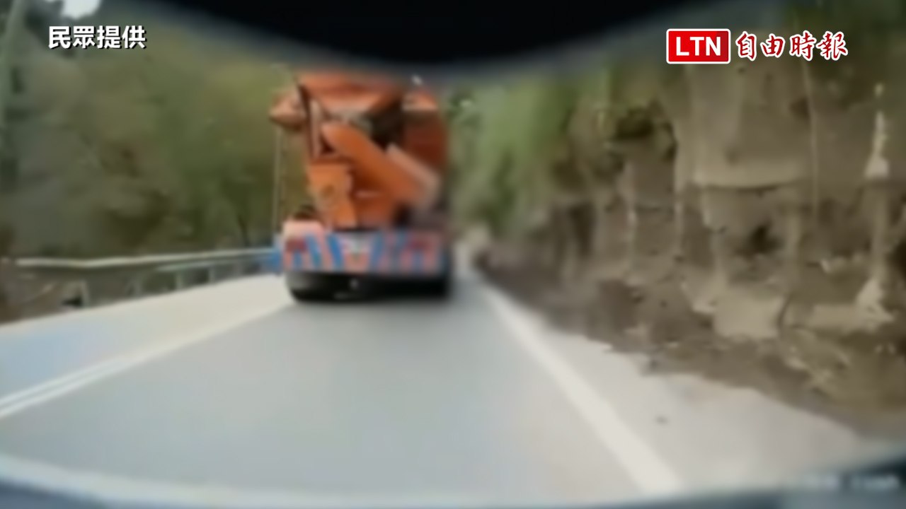 南投2少年23日雙載車禍慘死 後車驚悚視角曝光（民眾提供）