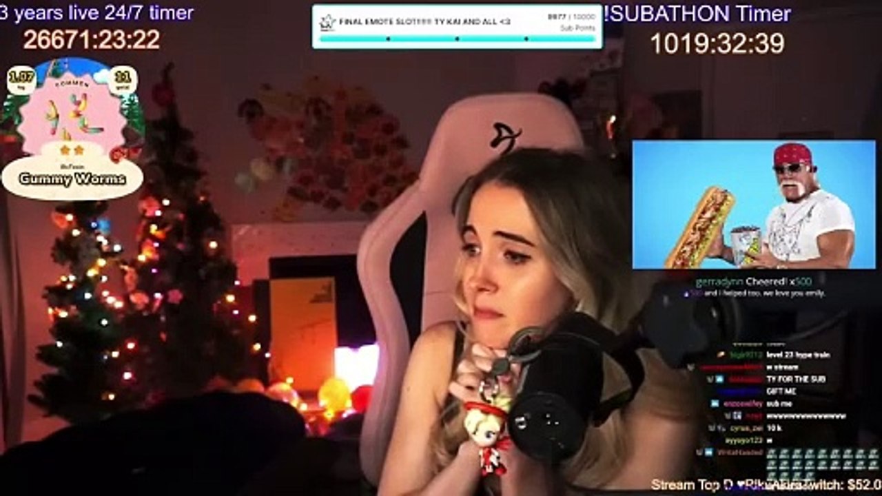 EmilyCC alcanza las 10.000 suscripciones