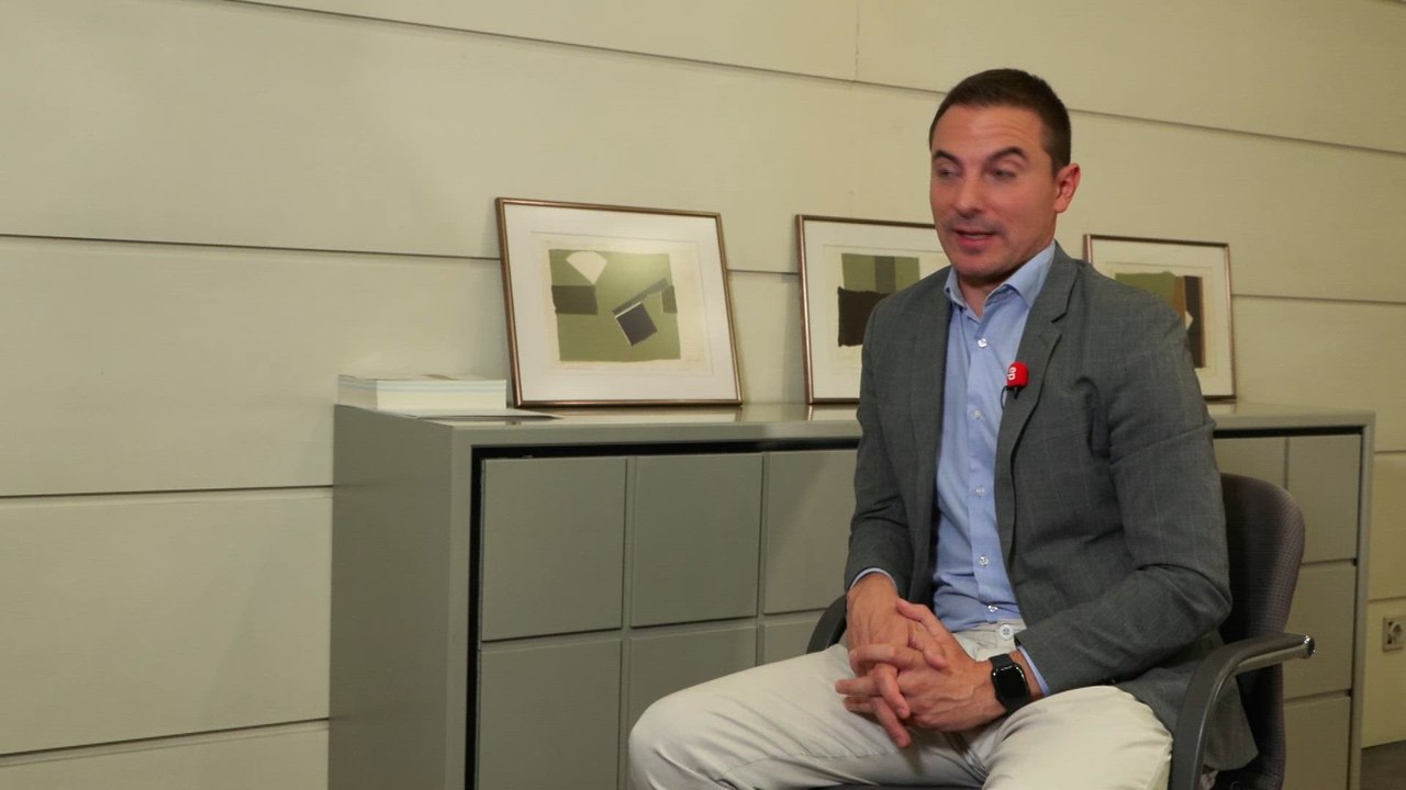 Lobato dimite como secretario general del PSOE-M para frenar la "división"