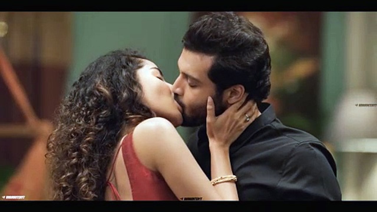 Anupama Parameswaran Kissing Scenes | Actress Anupama Lip Kisses