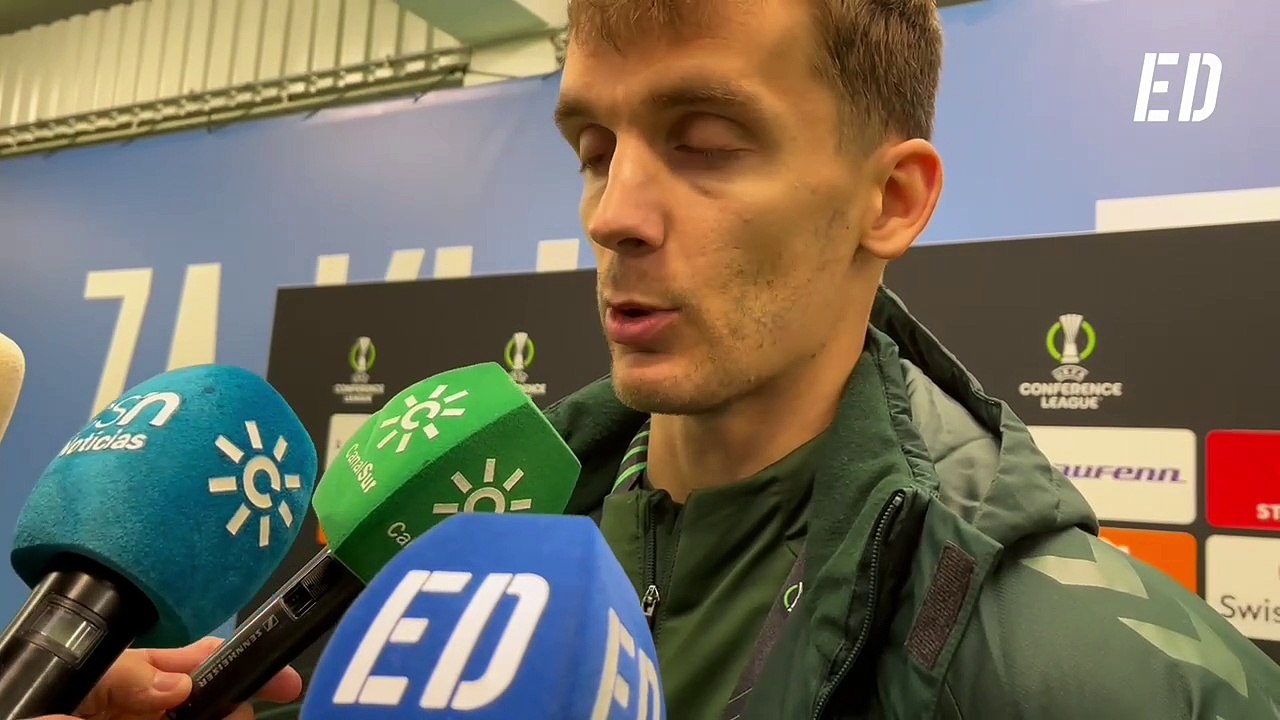 Diego Llorente en zona mixta Mladá Boleslav-Betis
