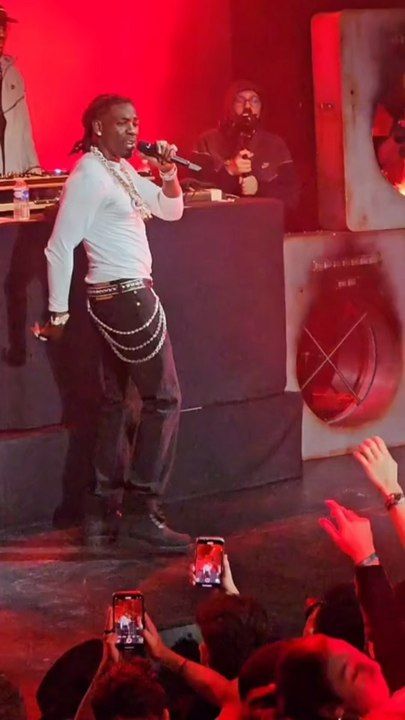 Gazo esquive une bouteille de peu 😭