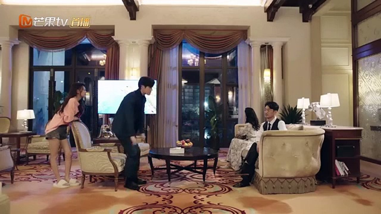 A Cute Screenwriter Fell in Love with Her Boss