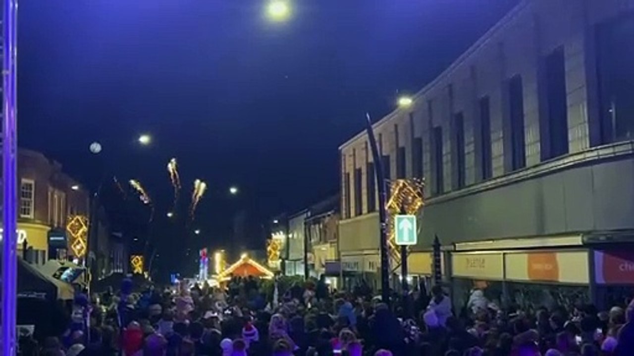 Hundreds brave cold for Morley Christmas lights switch-on