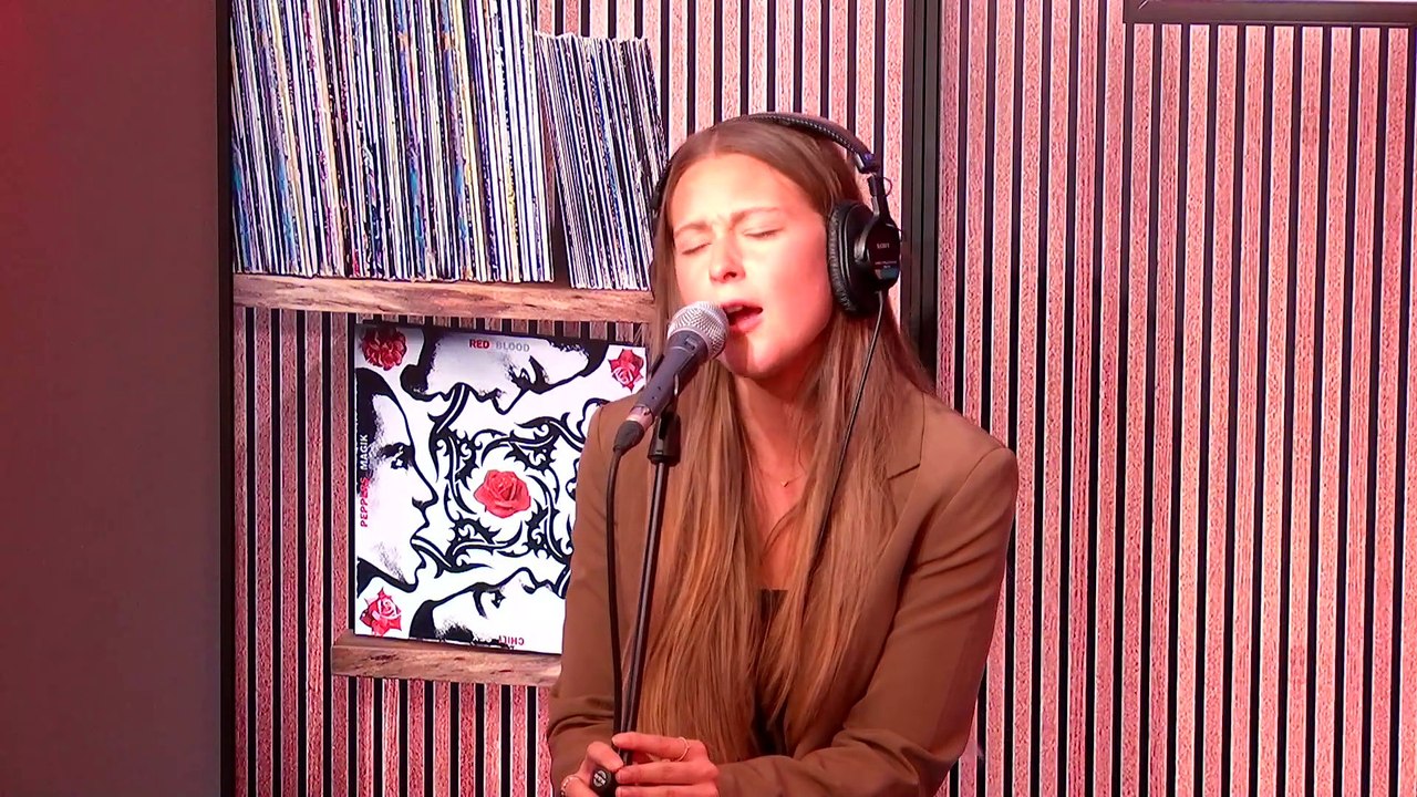 LIVE - Josiane interprète "Lose control" dans #LeDriveRTL2 (03/12/24)