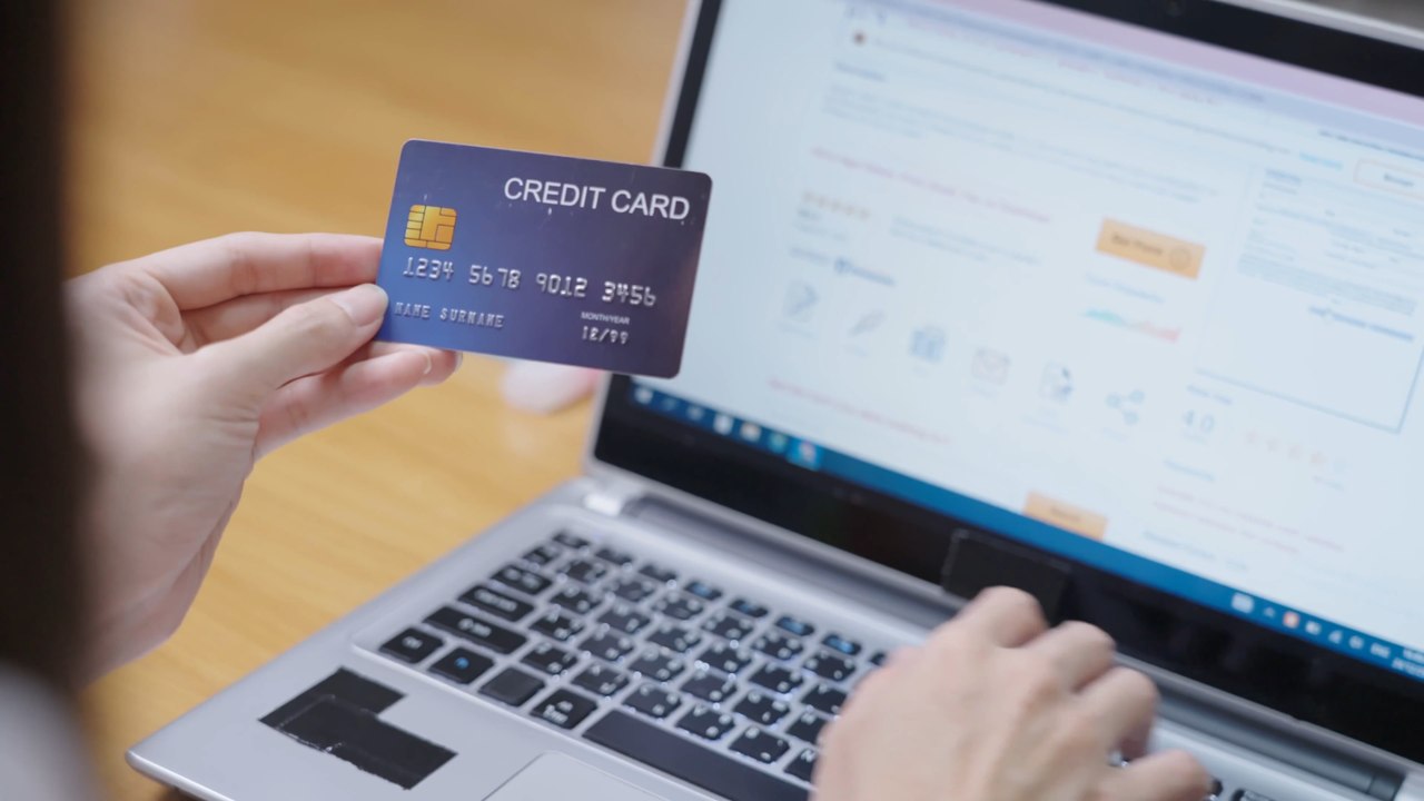 How to avoid getting scammed online this Christmas - An expert explains