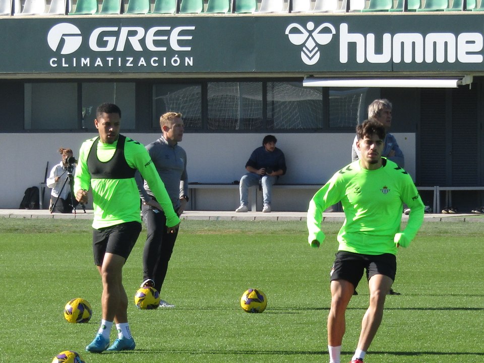 Pellegrini respalda a Vítor Roque