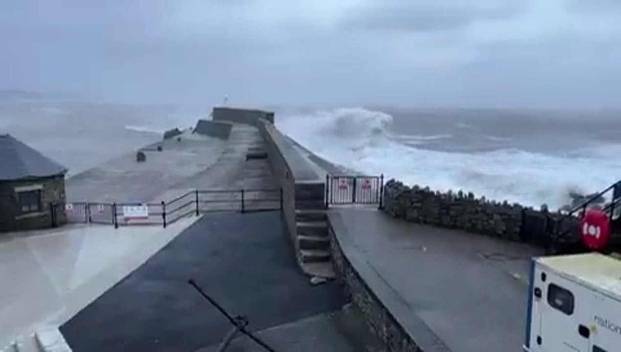 Storm Darragh: Huge waves crash onto pier