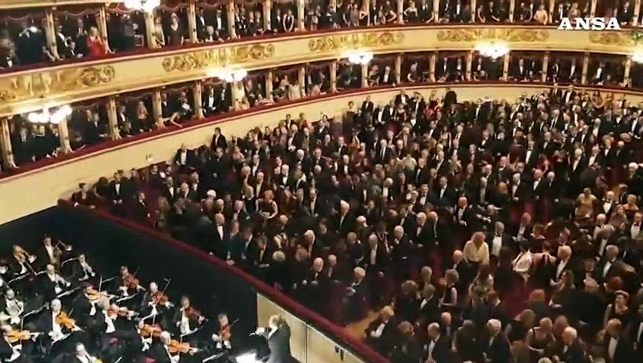 Prima della Scala, suonato l'Inno di Mameli