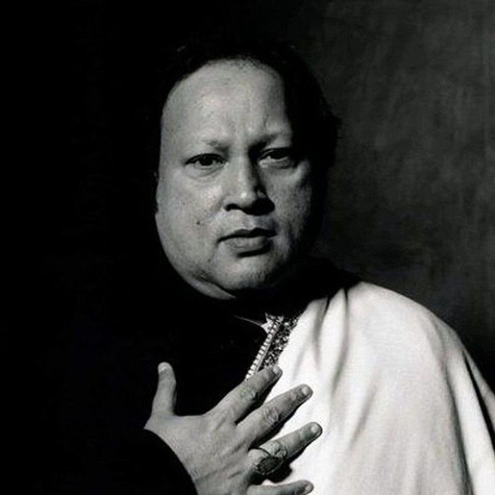 Kinna Sohna Tenu Rabb Ne Banaya || Remix | Ustad Nusrat Fateh Ali Khan