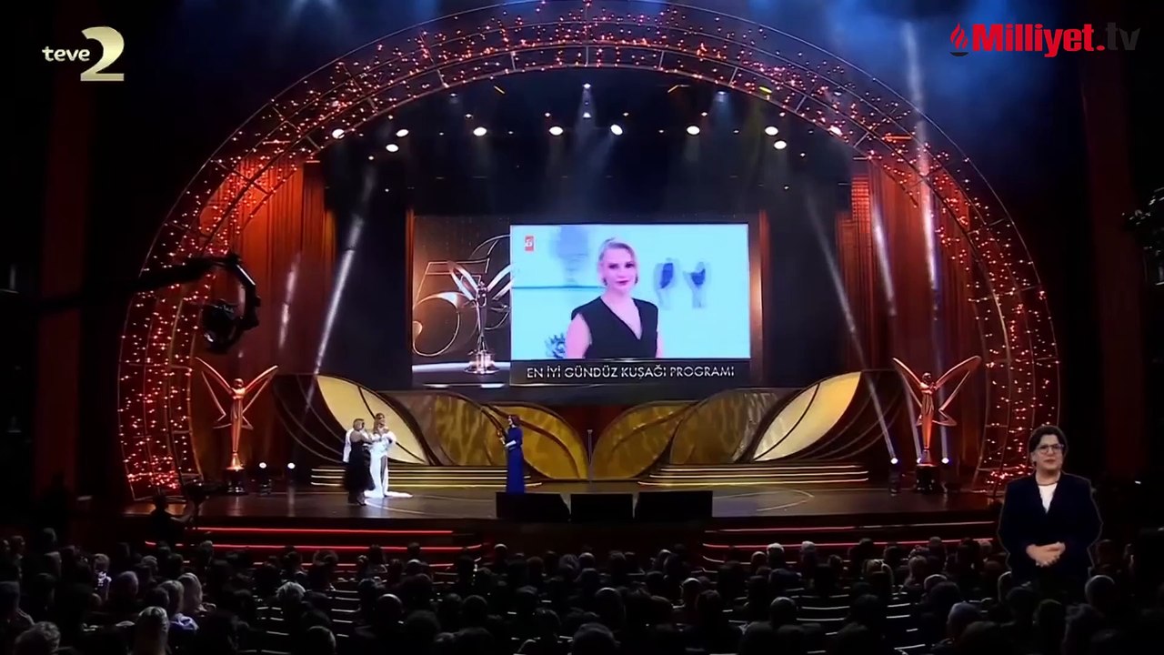 Esra Erol En İyi Gündüz Kuşağı programı ödülünü aldı