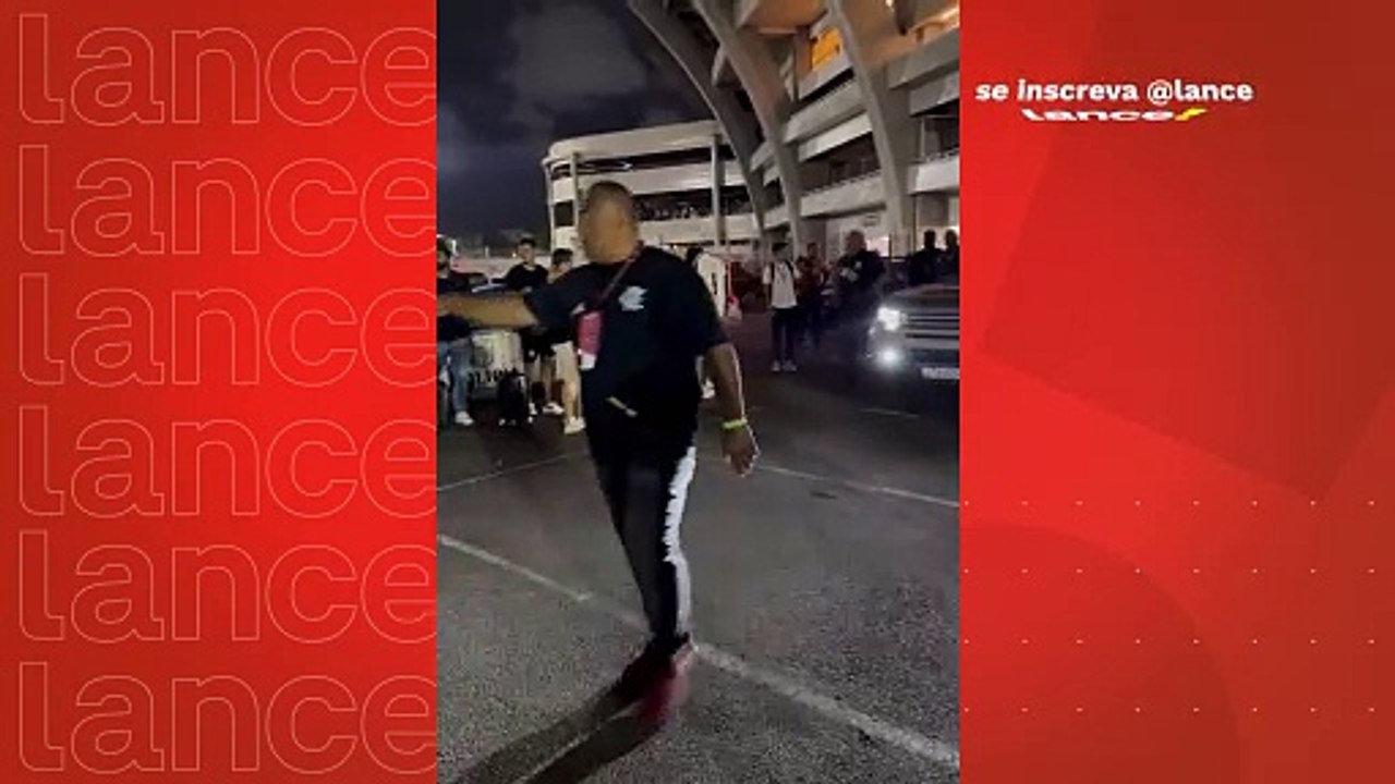 Gabigol deixa o Maracanã ovacionado pela torcida do Flamengo