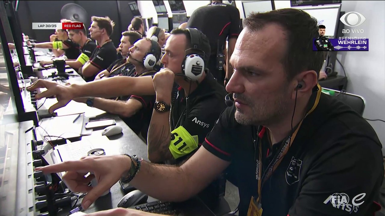 Acidente impressionante: Pascal Wehrlein bate e fica com o carro de ponta-cabeça na F-E em SP