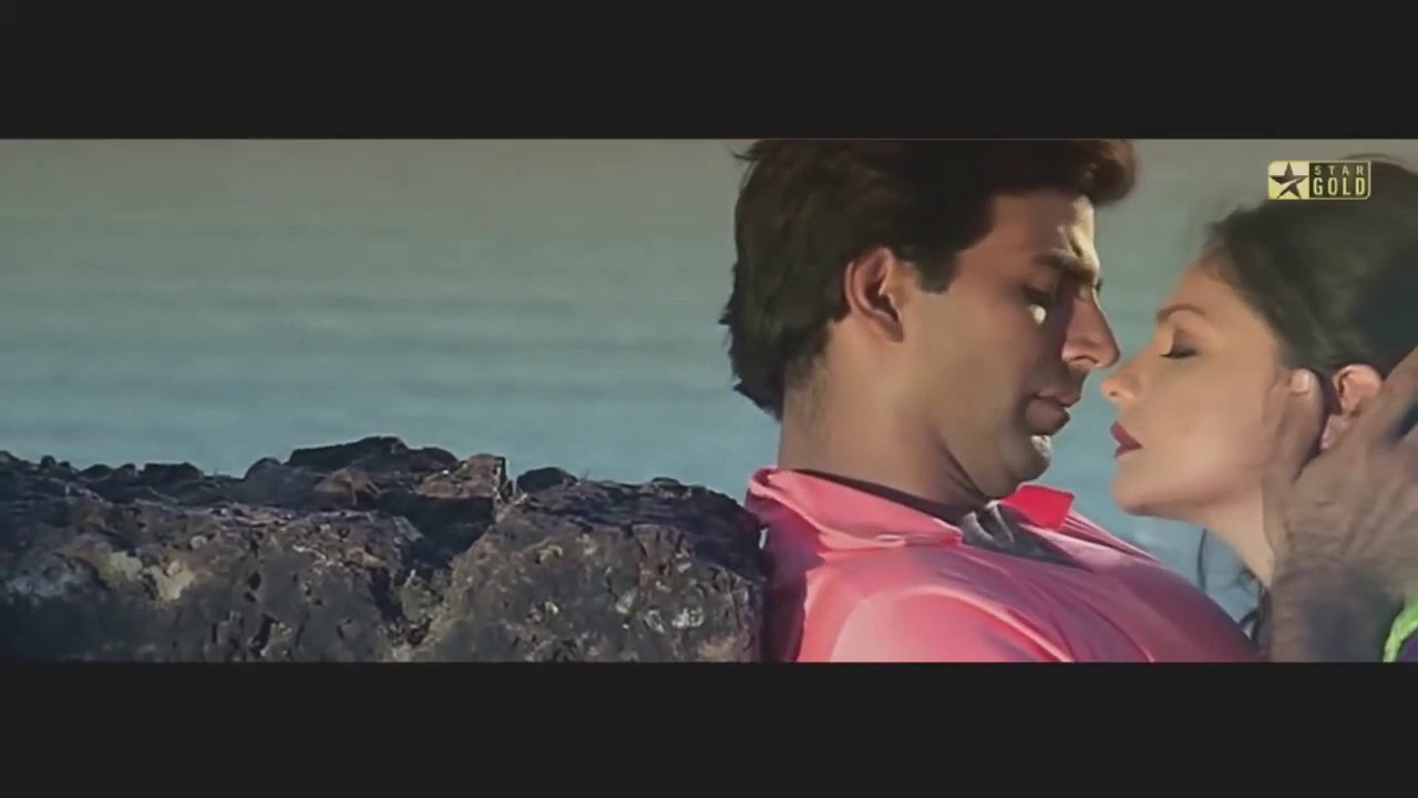 Pooja Bhatt Hot Unseen Lip Kiss