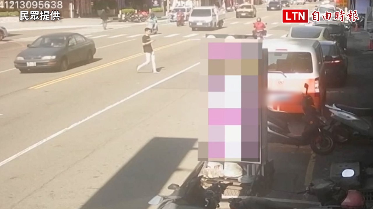 台中22歲男酒駕釀1死2傷！6分鐘前連撞特斯拉、機車逃竄畫面曝（民眾提供）