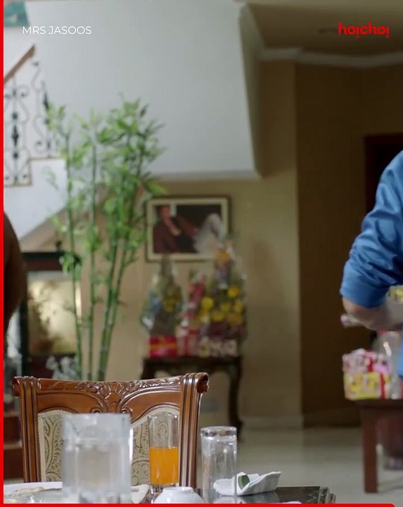 The Tesla Cybertruck is an all elelctric, se Battery-powered light-duty truck unveiled by Tesla, Inc,  Here's a comprehensive overview of its key features and specification:  Tesla Cybertruck Overview  Design in Structure  •Exterior: The cybershrak has a