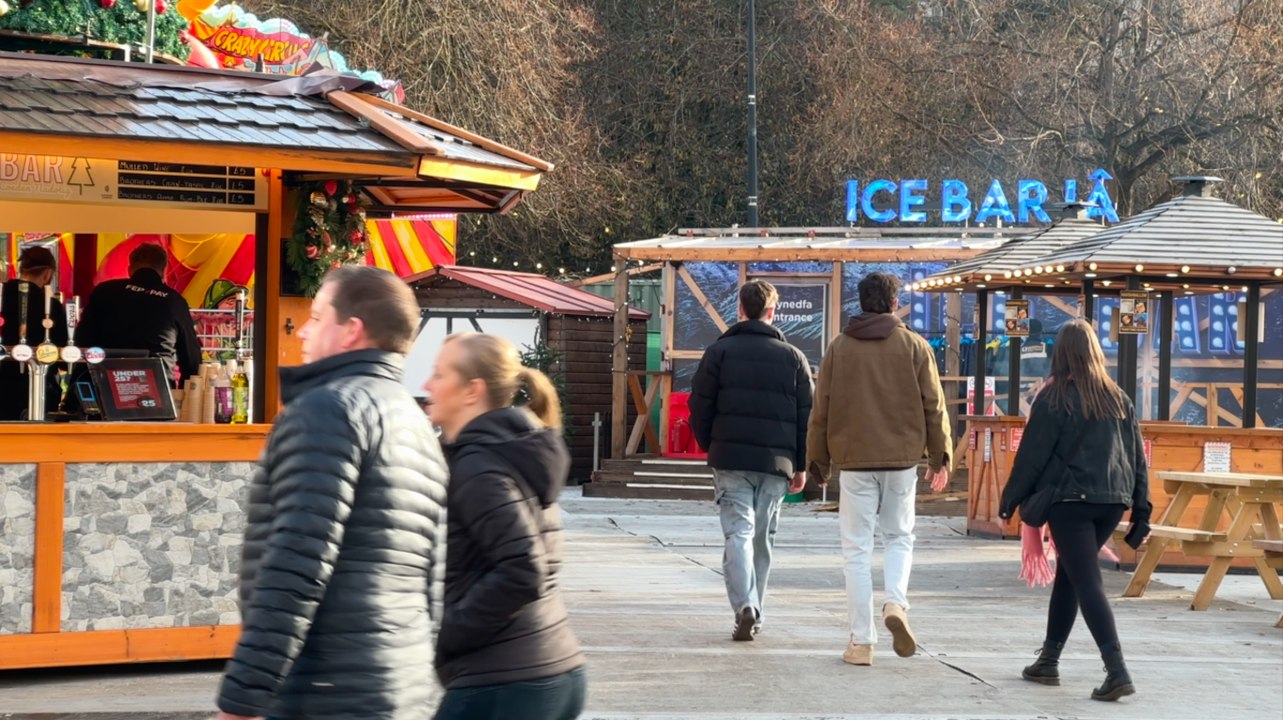 Your last minute Christmas shopping and travel guide