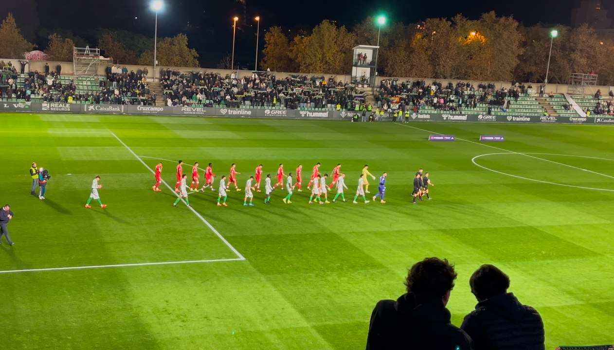 Himno del Betis en el derbi entre filiales