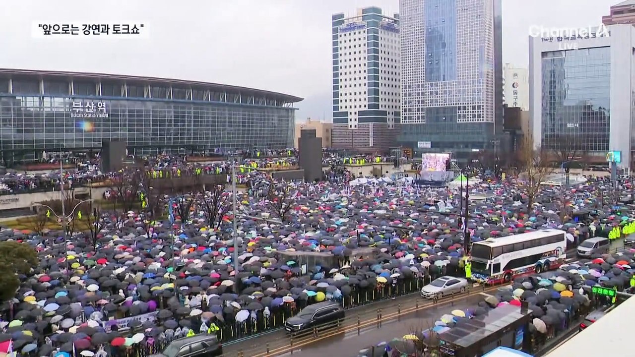 국회 찾은 전한길 “집회 대신 강연…계속 싸운다”