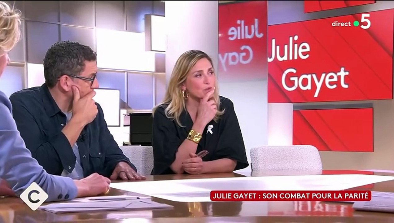 Julie Gayet dans "C à Vous", capture d'écran France 5.