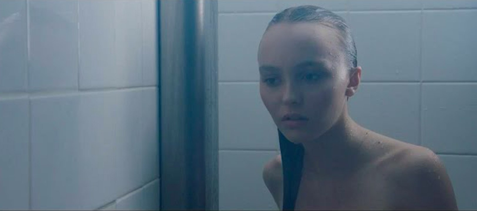 Lily-Rose Depp : Shower Scene