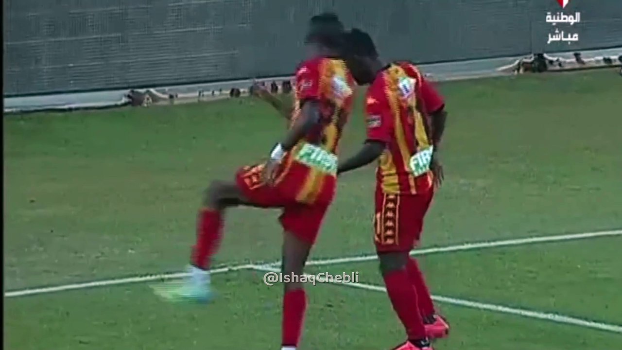 Magnifique passe décisive de Youcef Belaili