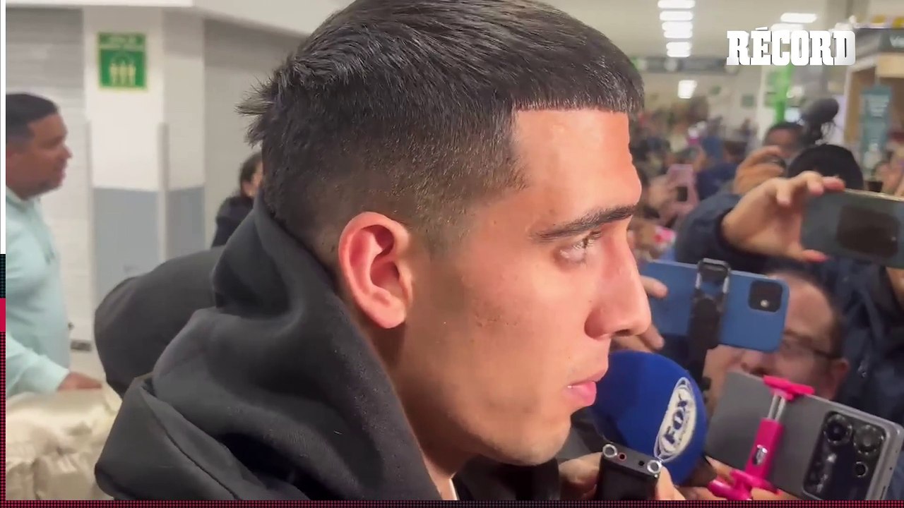 Alex Padilla llega a México para fichar con Pumas