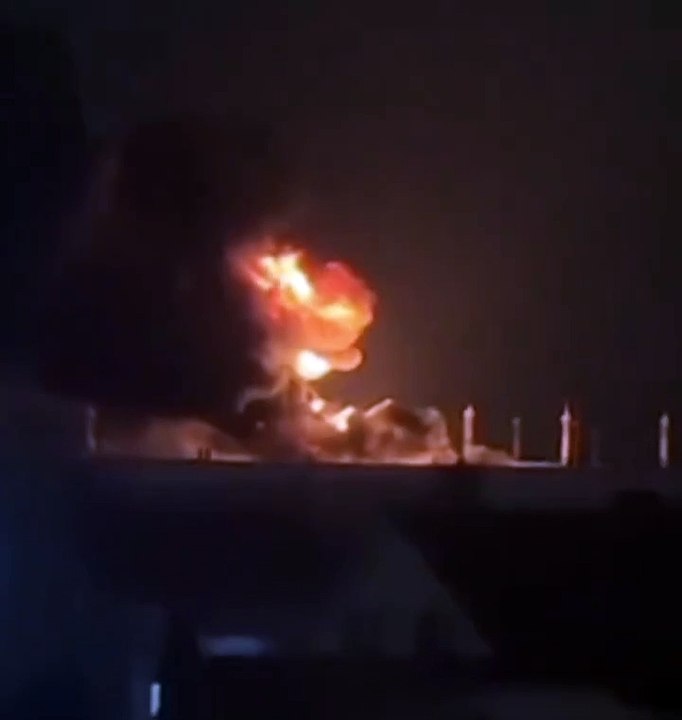 Fogo em depósito de petróleo atacado por drones