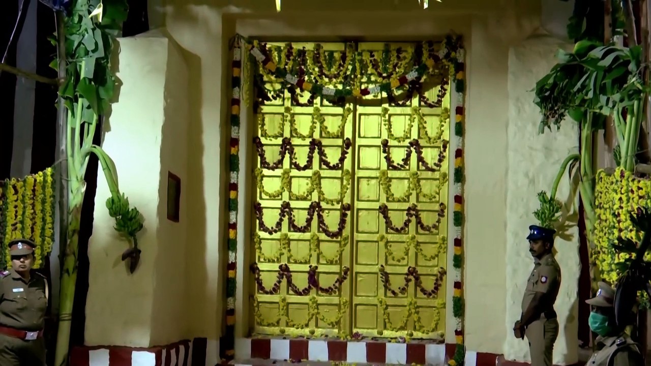 Hn_Ani_Madurai_Paramapada_Vasal_At_Tallakullams_Perumal_Temple_05-22-21