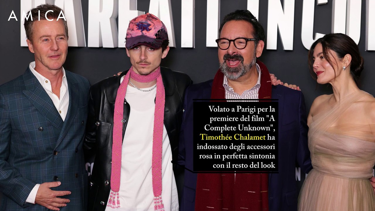 Gli accessori rosa Barbie di Timothée Chalamet