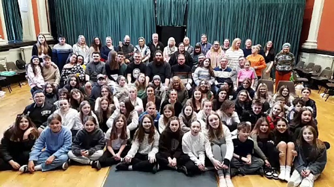 Brecon Westenders sing 'Pantomime'