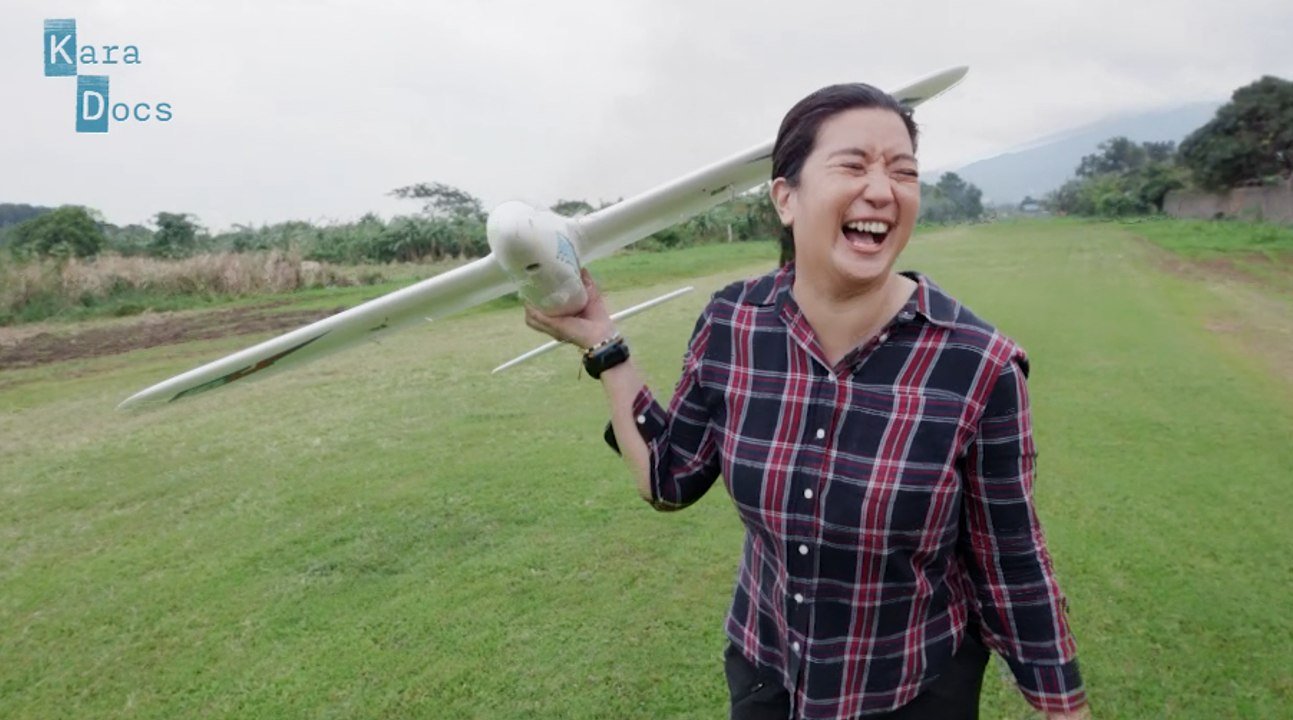 Kara David, sinubukang magpalipad ng RC plane | Kara Docs