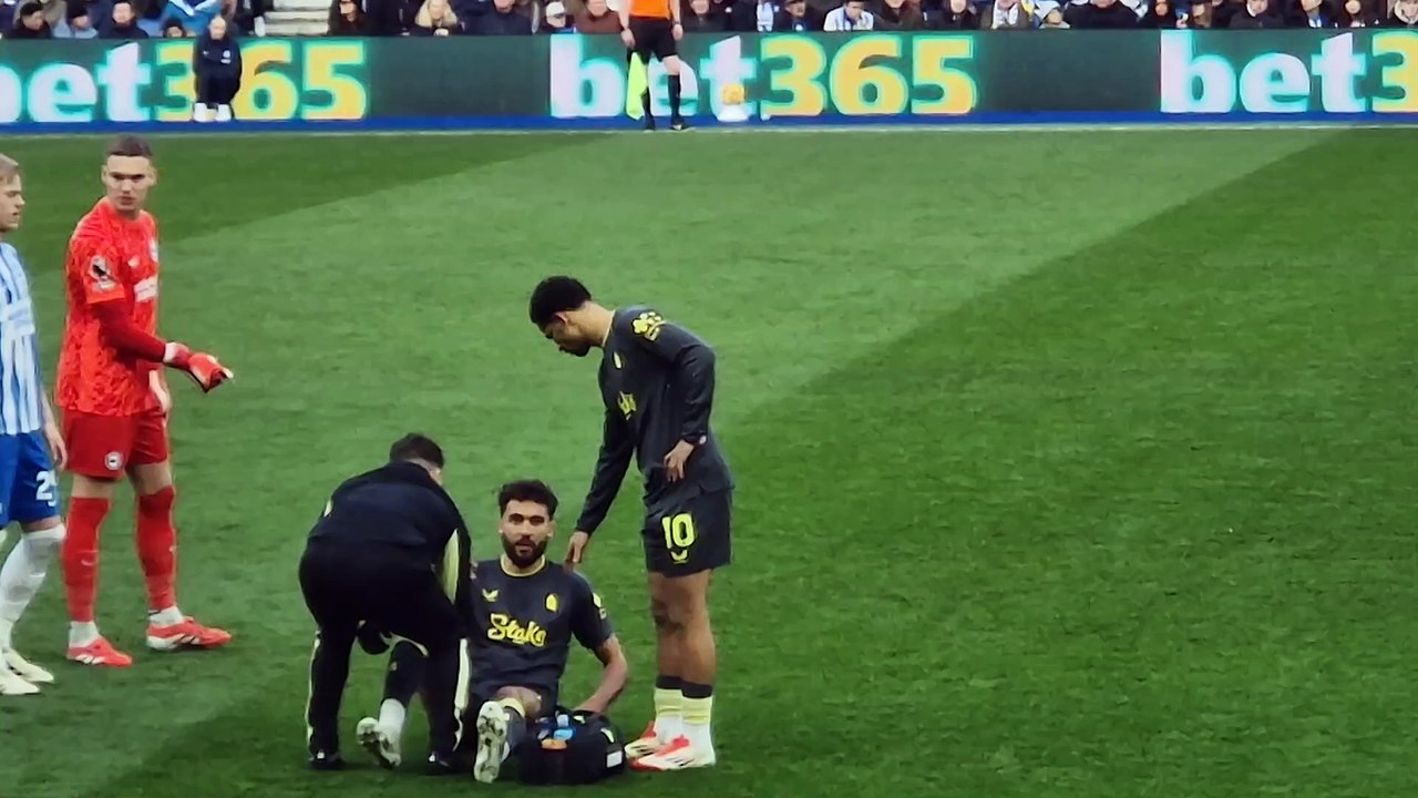 Nightmare for Dominic Calvert-Lewin at Brighton as his hamstring goes ping
