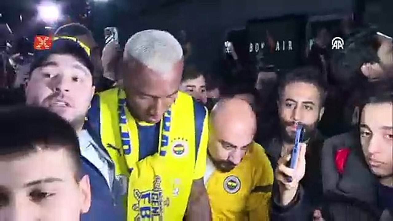 Talisca, Fenerbahçe taraftarıyla buluştu
