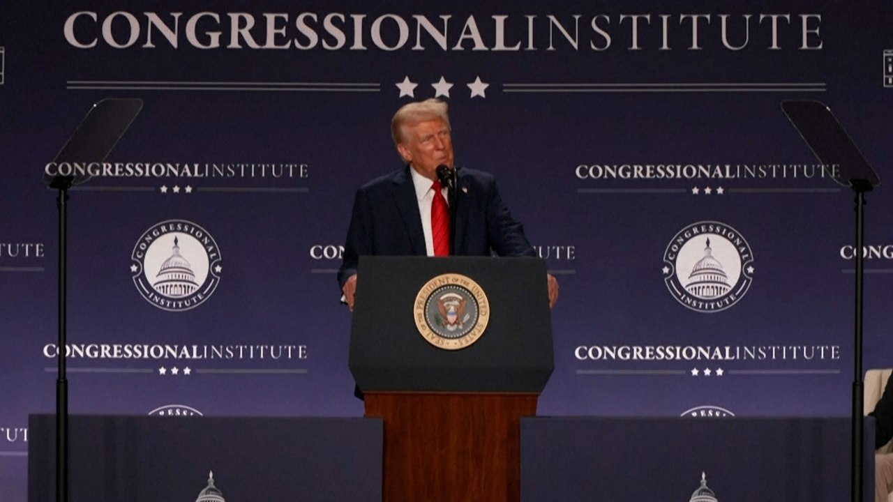 DeepSeek, l'intelligence artificielle chinoise, doit être un « avertissement » pour les États-Unis selon Trump