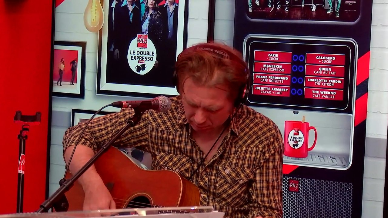 LIVE - Franz Ferdinand interprète "Take Me Out" dans Le Double Expresso RTL2 (31/01/25)