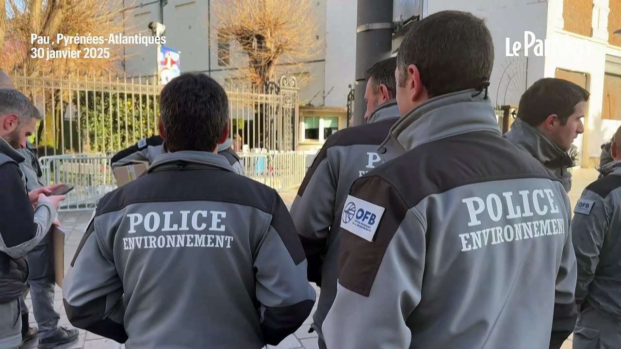 Des agents de l'Office français de la biodiversité manifestent à Pau