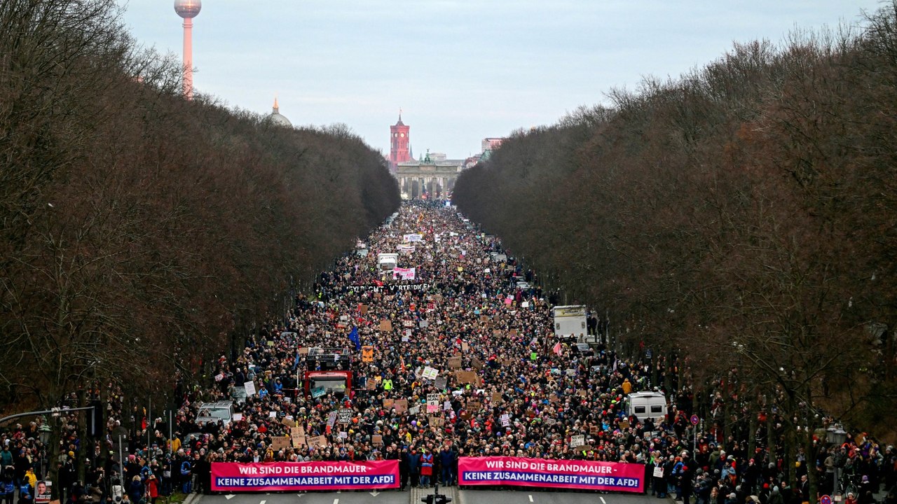 Großdemonstration "für die Brandmauer" in Berlin