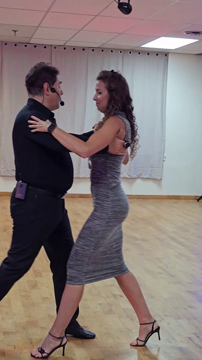 Learn Waltz Basic Steps – Easy Ballroom Dance Tutorial!