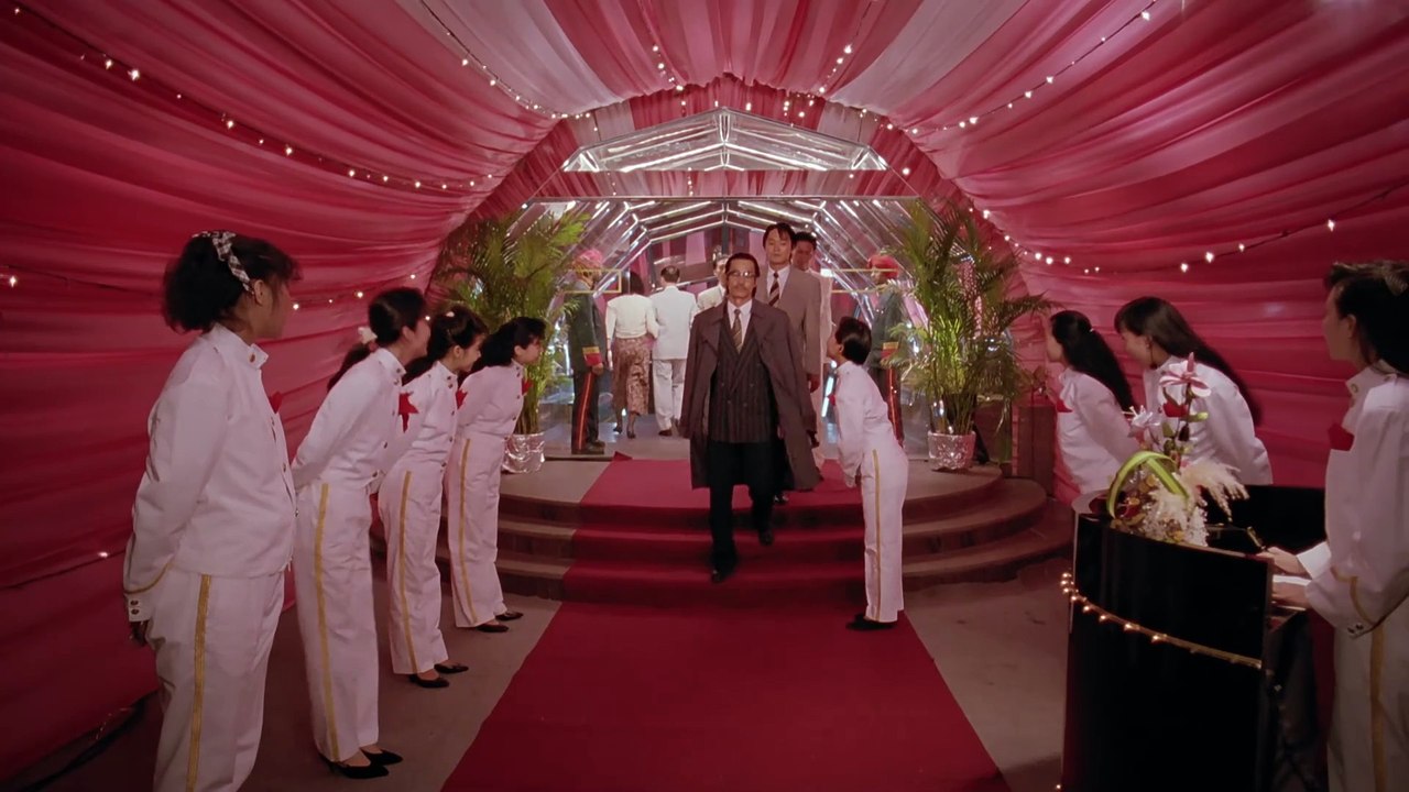 Sie schießt scharf Trailer OV